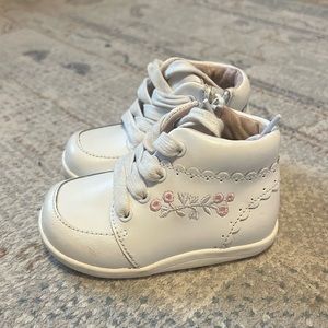 Stride rite sole play shoes